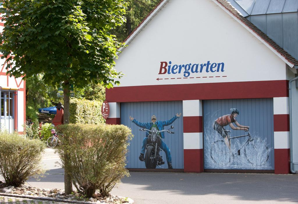 Behringers Freizeit - Und Tagungshotel Goessweinstein Exterior photo